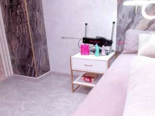 lenathompson's CamSoda show and profile