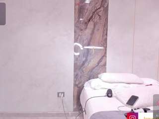 Lenathompson's cam show statistics and live stream