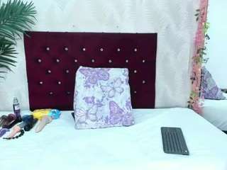 arianadiosa Live Webcam on CamSoda