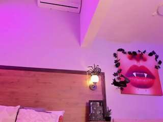 emmabakerr1 Live Webcam on CamSoda
