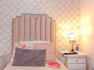 pia-johnson's CamSoda show and profile