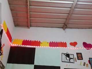 saray-extrovert Live Webcam on CamSoda