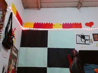 saray-extrovert live cam profile