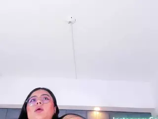 Sharlotteee69's Live Sex Cam Show