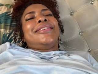 Nia Harriss live cam