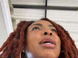 Nia Harriss live webcam show