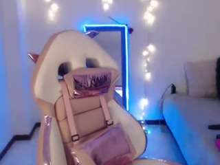 nahomy-summers Live Webcam on CamSoda