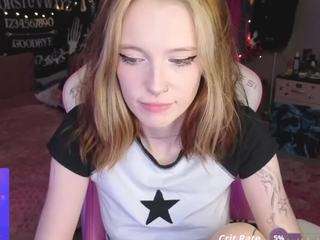 crispytati webcam