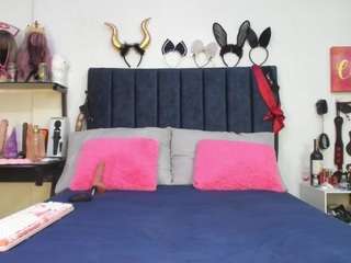 emmily-giraldo Live Webcam on CamSoda