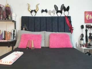 emmily-giraldo No smoking live webcam