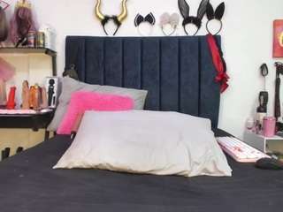 emmily-giraldo Live Webcam on CamSoda