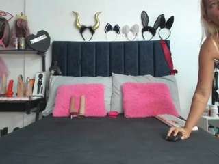 emmily-giraldo Live Webcam on CamSoda