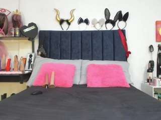 emmily-giraldo's CamSoda show and profile