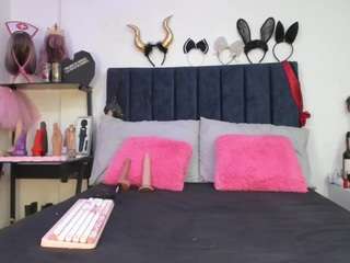 Emmily Giraldo live cam — ahegao, grey, tattoos