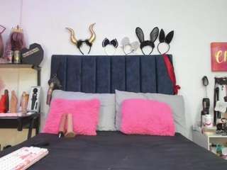 emmily-giraldo Live Webcam on CamSoda
