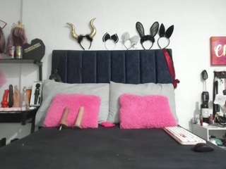 emmily-giraldo's live room