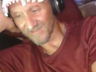 AntiSocialButterf1y live cam preview