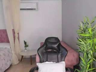 Live webcam model melanie-miiller on Soda Cams