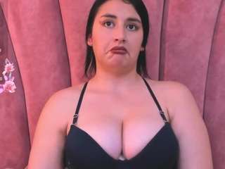 Ten model jest teraz na żywo. miss-quipitoss