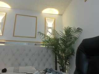 Carla Jones live cam