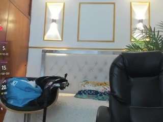 Carla Jones live cam preview