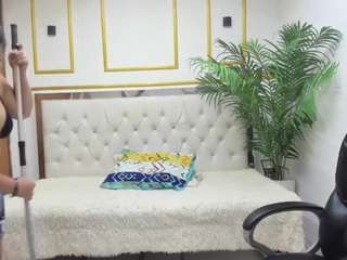 Carla Jones live cam preview
