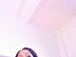 sophie-newton Live Webcam on CamSoda