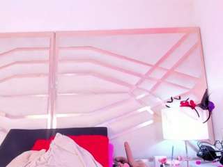 sophie-newton Live Webcam on CamSoda