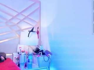 sophie-newton's live room