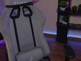 zelda11's CamSoda show and profile