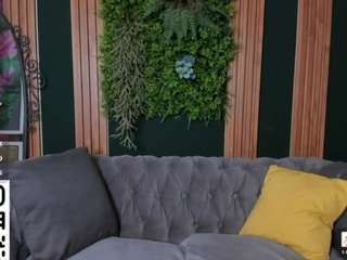 solazolaa Live Webcam on CamSoda