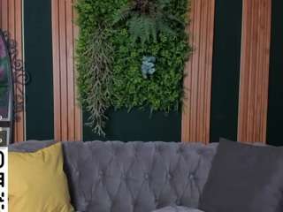 SolaZolaa live webcam show