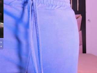 dominique-110 webcam