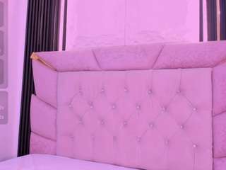 dominique-110 Live Webcam on CamSoda