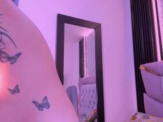 dominique-110 Live Webcam on CamSoda
