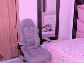 dominique-110 webcam