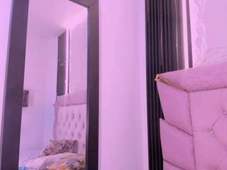 dominique-110 Live Webcam on CamSoda