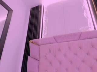 dominique-110 Live Webcam on CamSoda