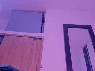 dominique-110 webcam