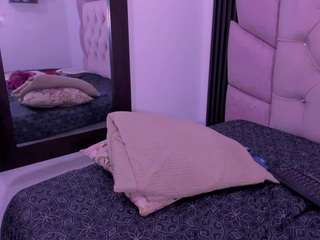 dominique-110 webcam