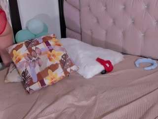 dominique-110 webcam