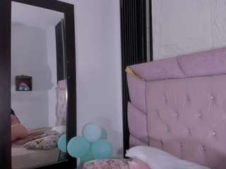 dominique-110 webcam