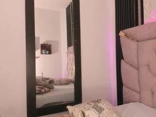 dominique-110 webcam