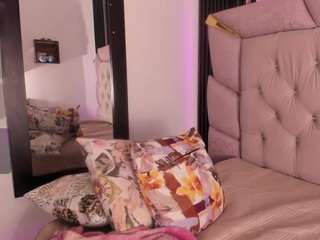 dominique-110 webcam