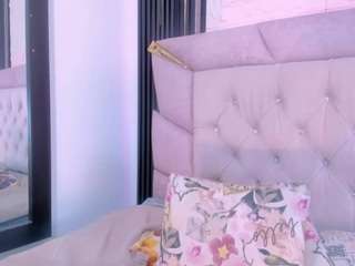 dominique-110 webcam