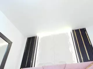 Dominique-110's Live Sex Cam Show