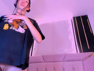 Dominique-110's Live Sex Cam Show