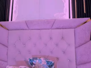 Dominique-110's Live Sex Cam Show