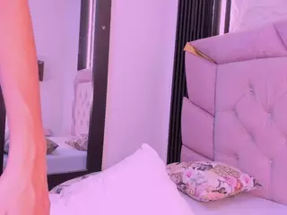 Dominique-110's Live Sex Cam Show
