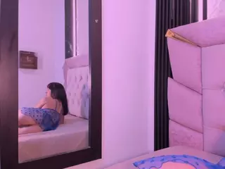Dominique-110's Live Sex Cam Show